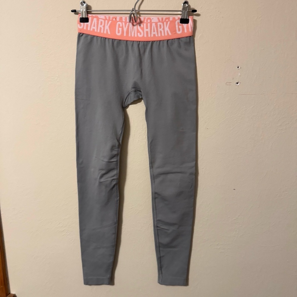 Gymshark seamless crop legging gray with pink waist Size Small